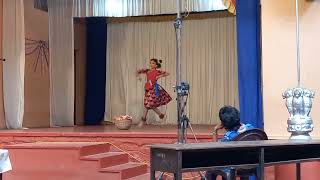 Cute Folk dance Malayalam.. പൂവ് വേണോ നല്ല പൂവ് മാല....