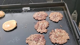 Griddle Porn: Cold Evening Smash Burgers on the Blackstone