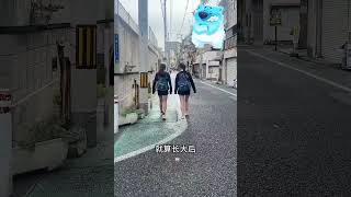 日本小学生竟然冬天穿短裤中国小学生穿棉袄