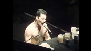 Queen - We Are The Champions (Live in Frankfurt '82 and Knebworth '86)