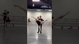 BALLERINAS CAN DO THIS? 🤯👏🏻😳 #flexible #ballet #shorts #2022 #balletteacher #balletclass