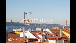 Apartamento T2+1 em prédio histórico com vista única de rio e Castelo de São Jorge