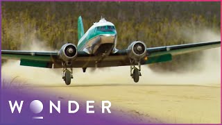 DC-3 Faces Tough Landing On Makeshift Sand Strip | Ice Pilots NWT | Wonder