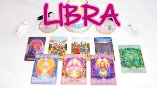 LIBRA ♎ Alguém te stalkea e escuta música pensando em você! #amor #tarot #oraculos