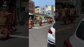 【いきなり道路で大行進】ノリのいい台湾の神様🇹🇼 #shorts #台日情侶 #日台カップル #台湾