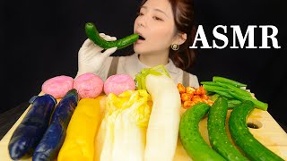 [ASMR chewing sound] I ate the whole pickle! Did it make a pleasant sound? [Eating Sounds]