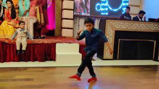 Little kid dancing on Jai Jai Shiv Shankar | War | #HrithikRoshan #tigershroff #dance #bollywood