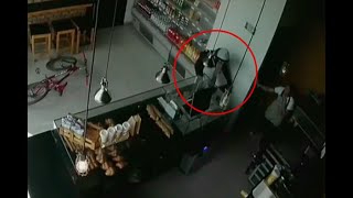 Ladrón en bicicleta robó en doce tiendas de Tostao en tan solo un mes - Ojo de la noche