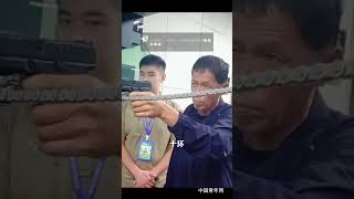 枪法帅爆！退役43年老人逛射击馆【枪枪10环】