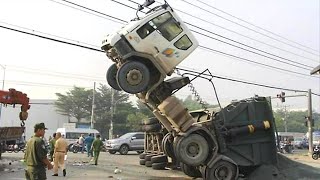 TOTAL BAD DAY AT WORK FAILS 2023 - IDIOT TRUCK DRIVERS, CRAZY TRUCK DRIVING FAILS 2023