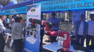 Robot industrial multifunctional, realizat de studenti din Craiova