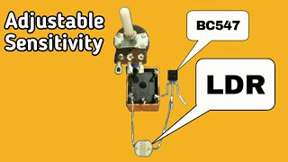 Adjustable sensitivity automatic street light circuit