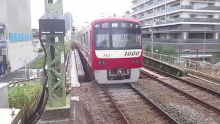 【品川～浦賀間各駅停車】京急本線普通浦賀行き京急新1000形1337編成6両　京急東神奈川駅発車