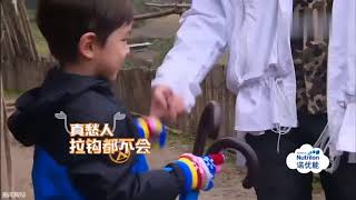 《爸爸去哪儿5》精彩看点： 小干货：杜江模仿Jasper语气词“呢”  Dad Where Are We Going S05【湖南卫视官方频道】