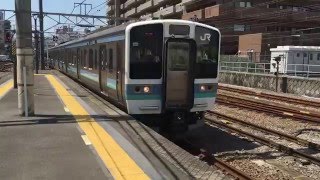 中央本線の211系上り電車が八王子駅に到着