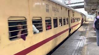 Valsad passenger skipping Goregaon at 8:44am with WAP- 4 | 09024 Valsad - Mumbai Central Express