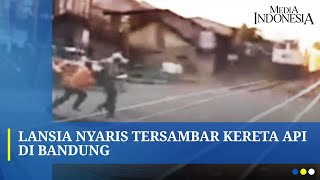 Aksi Heroik Petugas Perlintas Selamatkan Lansia yang Hampir Tersambar Kereta Api di Bandung