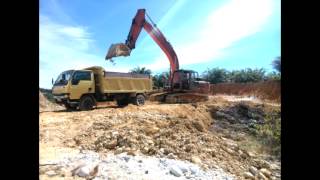 Material Kuari Sertu, Hitachi Ex-200 dan Mitsubishi Dump Truck 120PS.