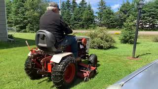 1975 Case 224 cutting grass. #casetractor #case224 #casegardentractor #grasscutting