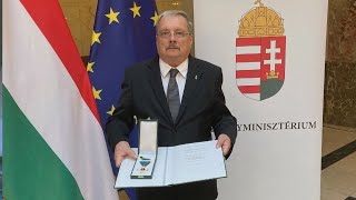 Dr. Kőmíves Sándor főorvos a Magyar Érdemrend lovagkeresztjét vehette át