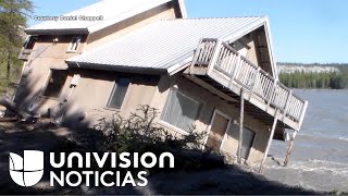 Graban el momento en que un río se lleva una casa entera y los vecinos temen ser los siguientes