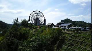 道の駅おばあちゃん市・山岡の巨大木製水車