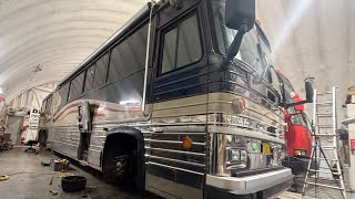 Removing the bad blower on the detroit diesel 8v71.  Air wiper motor replacement mci bus