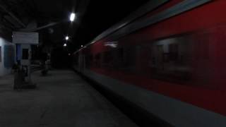 [HD]: KJM WDP 4D Primo Supremo BANGALORE RAJDHANI speeding past MWM ~Indian Railways~