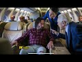 man picks on keanu reeves on a first class flight – totally shocked when he finds out who he is