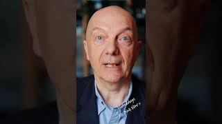 THE most chaotic dream! 🥵 Dream Psychologist, Ian Wallace, tells us what it all means... 🫣💭