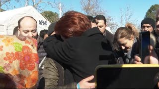 Meral Akşener, Kahramanmaraş Pazarcık deprem bölgesinde! Gençle konuşurken duygulandı