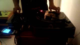 Scratching with behringer nox 101 and stanton t62 (turntable)