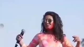 Neha kakkar singing aaj blue hai Pani Pani with honey Singh