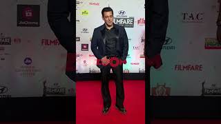 Salman Khan POSES for the shutterbugs at 68th Hyundai Filmfare Awards 2023 #shorts #salmankhan