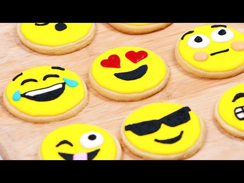HOW TO MAKE EMOJI COOKIES - NERDY NUMMIES HOW TO MAKE EMOJI COOKIES - NERDY NUMMIES