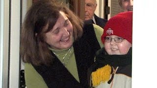 Community surprises 9 year old boy with cancer by singing Christmas carols at his home.