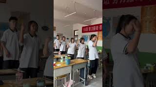 这才是学生本来该有的样子！ #school #学生 #校园 #funny #china #chineseschool #搞笑 #青春 #青春校园 #放松 #休息 #学校 #学校生活 #自信 #跳舞