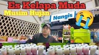 Beginilah Jualan Es Kelapa Di Musim Hujan Part2