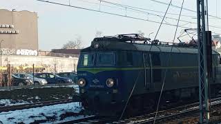 Przejazd lokomotywy ET22 - 1202 z wagonami przez stacje PKP Gliwice