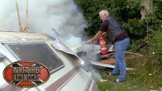 Daniel blir aldri lei av å sprenge ting | Norske Rednecks Camping | discovery+ Norge