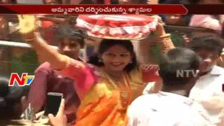 Jogini Shyamala Offers Prayer on Last Day of Lashkar Bonalu || NTV