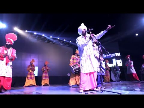 Amar Singh Chamkila's Song Takua Te Takua Live On Stage. - YouTube