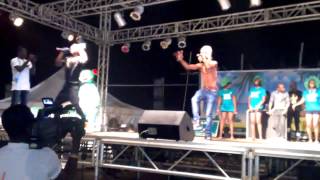 Elomski , Mr Bogaga et Parfait Avosse ( wekpakouthem) enflamment la scene de togocel plage