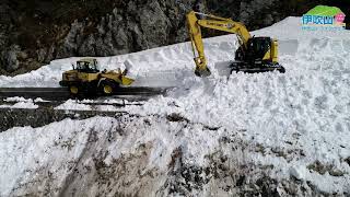 伊吹山ドライブウェイの除雪