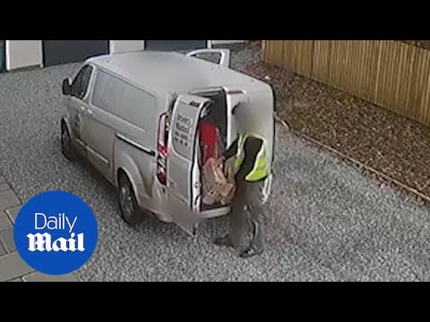 Amazon Delivery Driver Steals Packages Dropped Off By A Colleague - YouTube