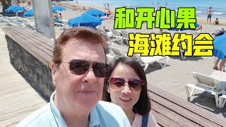 和74歲英國老公海邊約會，陽光沙灘比基尼一樣都不少：不想回去了