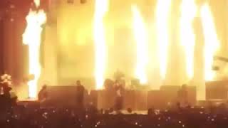 Gerard Way screaming in Mama (Live in Mexico)