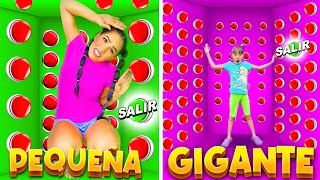 CAJA PEQUEÑA VS GIGANTE CON 100 BOTONES MISTERIOSOS SOLO 1 PARA ESCAPAR!! 😱 | Karla Bustillos