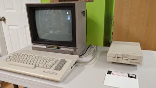 Commodore 64 - Floppy Disk Drive 1541 II and Keyboard