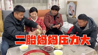 小茹怀二胎宝宝偏小，公婆去养殖场找土鸡蛋，医生：心情最重要【农人小豆豆】